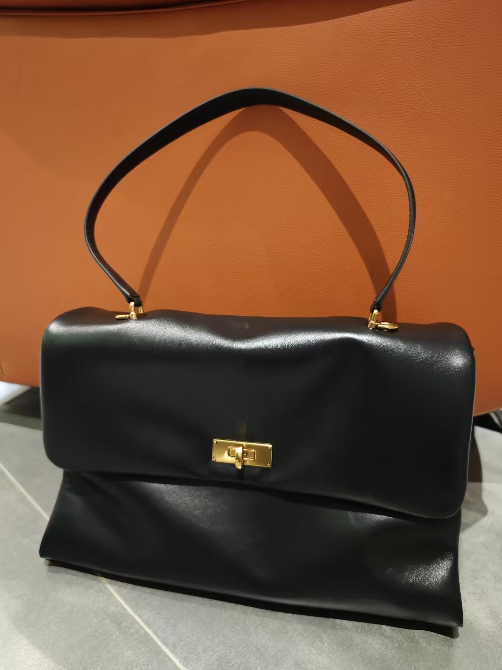Fashion Soft Fold Leather Flap Handbag Retro Metal Turn Lock Women Designer Underarm Shoulder Bag For Commute Party