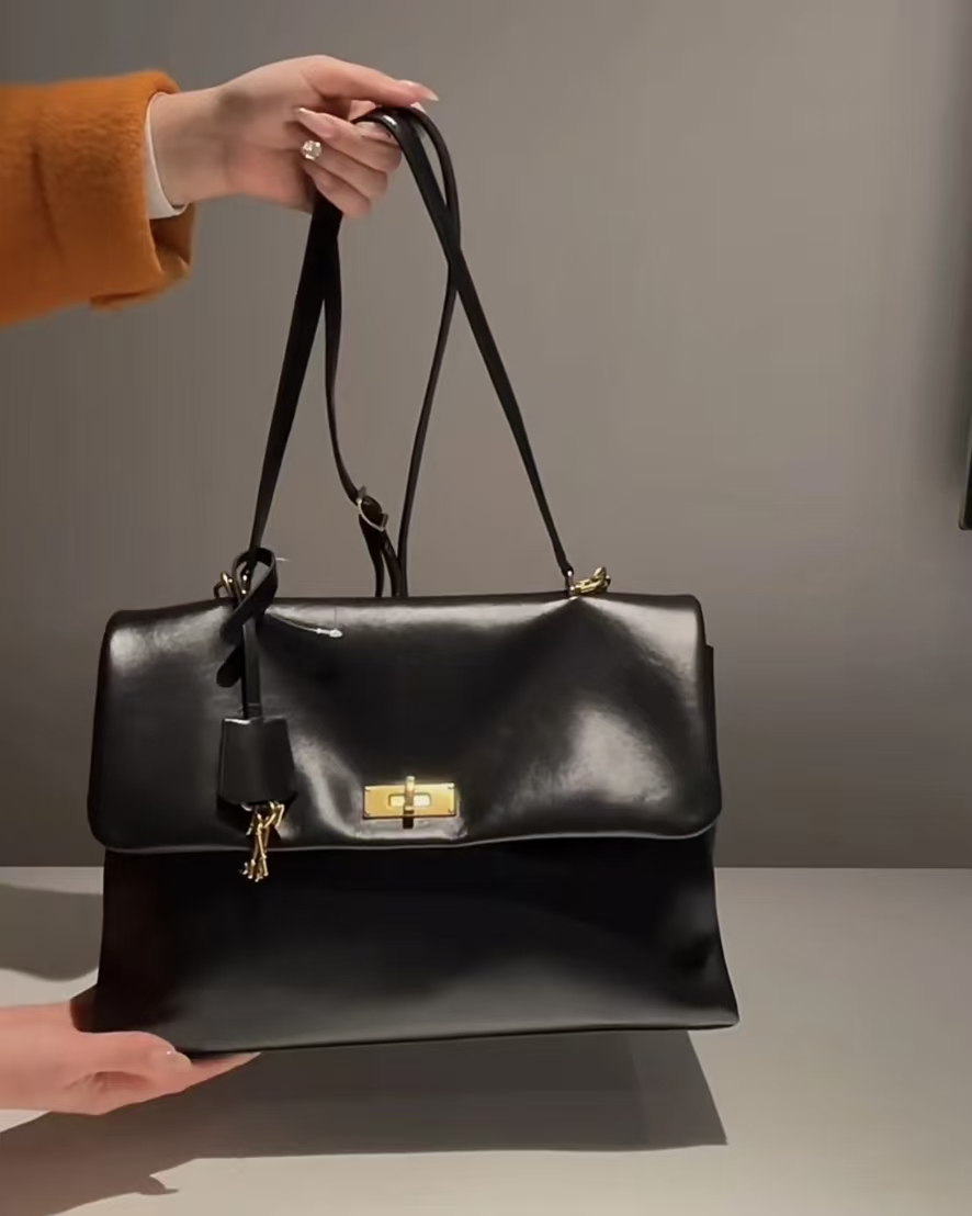 Fashion Soft Fold Leather Flap Handbag Retro Metal Turn Lock Women Designer Underarm Shoulder Bag For Commute Party